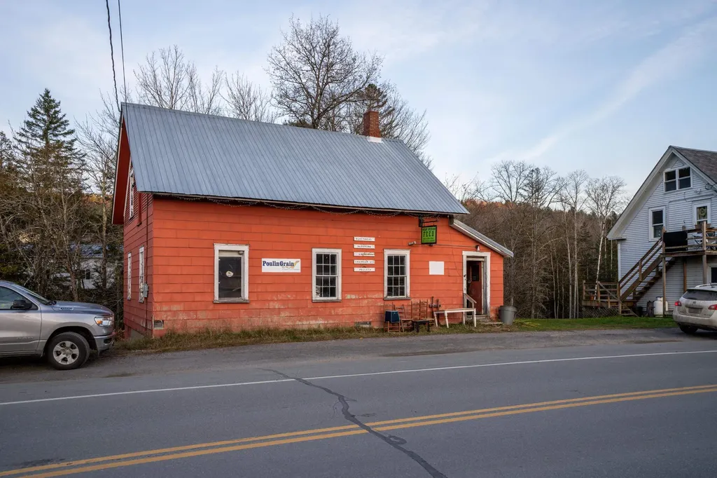 184 Vt 5a Burke VT 05871