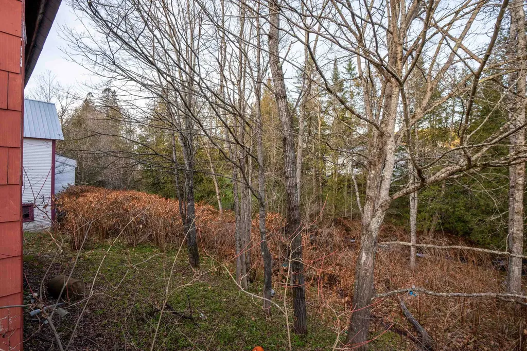 184 Vt 5a Burke VT 05871