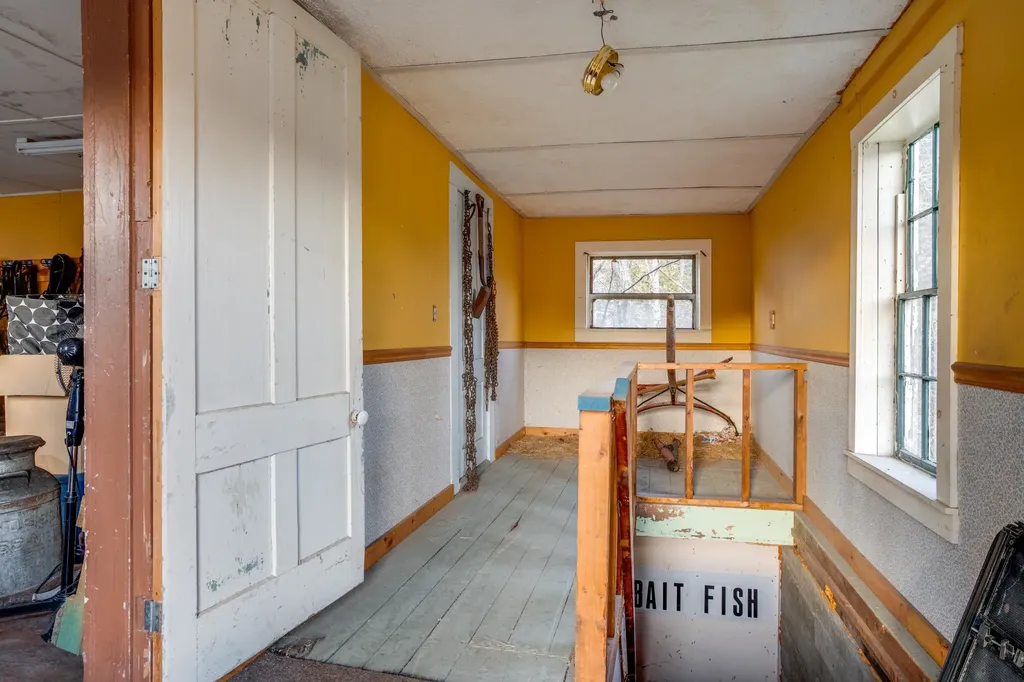 184 Vt 5a Burke VT 05871