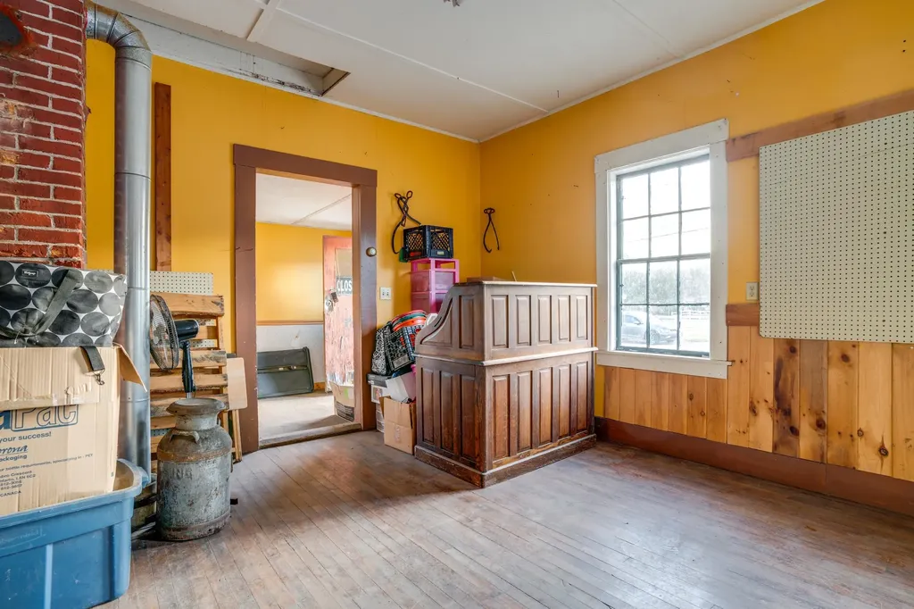 184 Vt 5a Burke VT 05871