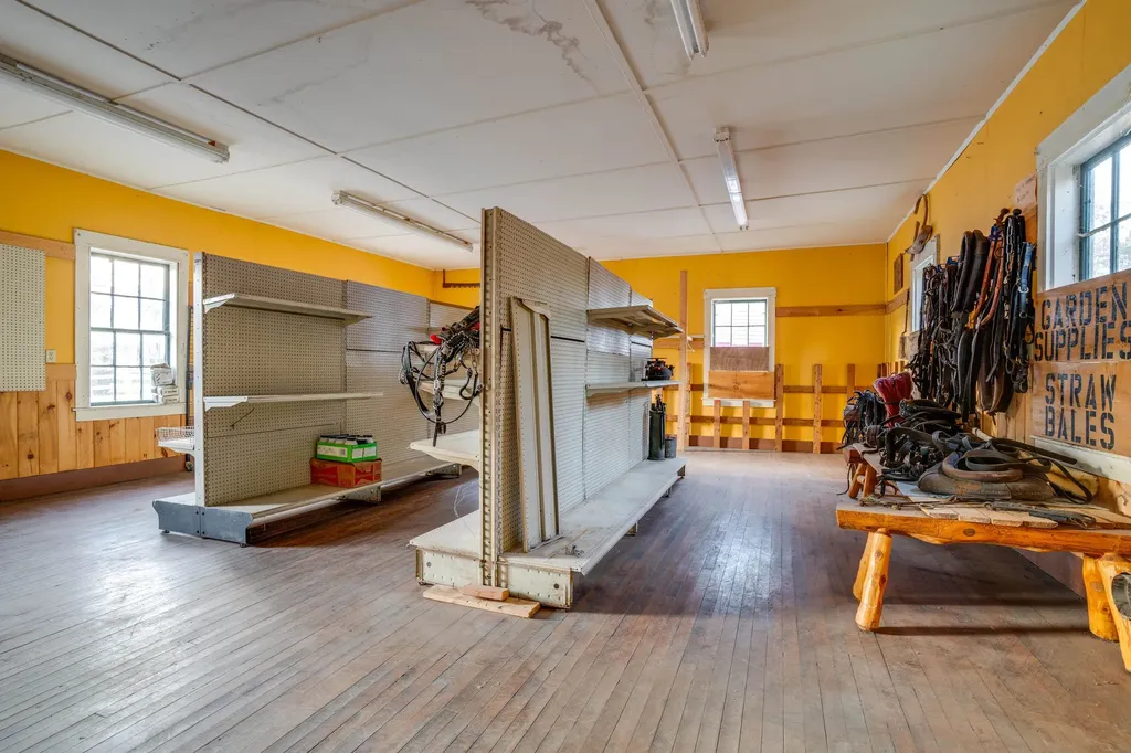 184 Vt 5a Burke VT 05871