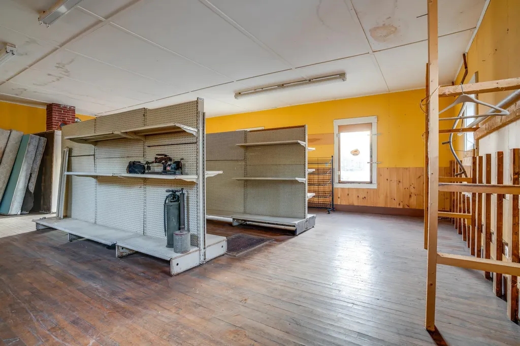 184 Vt 5a Burke VT 05871