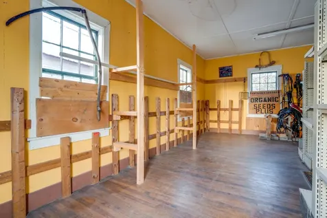 184 Vt 5a Burke VT 05871