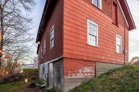 184 Vt 5a Burke VT 05871