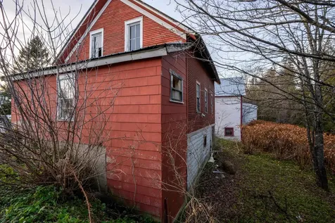 184 Vt 5a Burke VT 05871