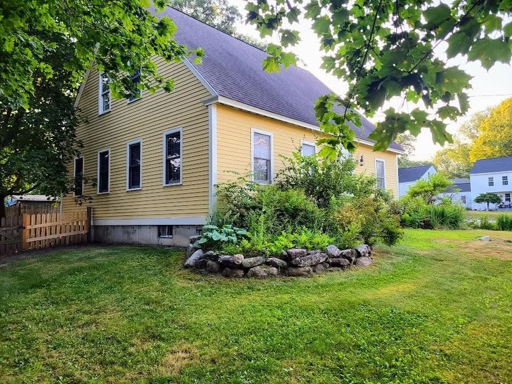 53 Prospect Street Henniker NH 03242