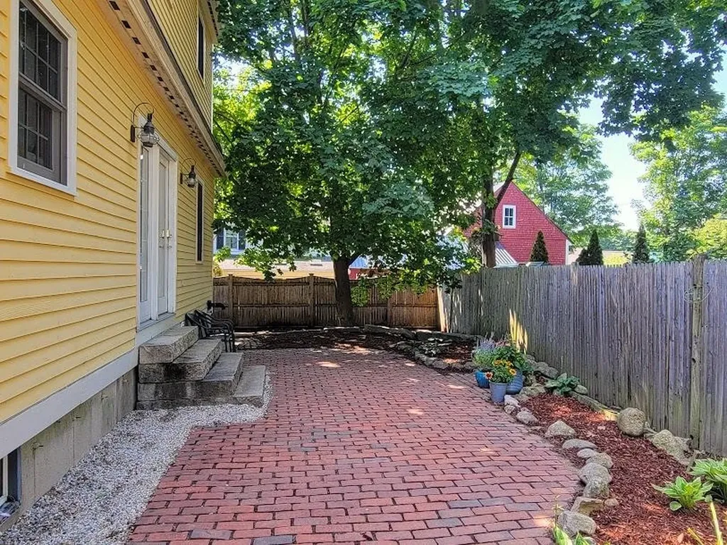 53 Prospect Street Henniker NH 03242