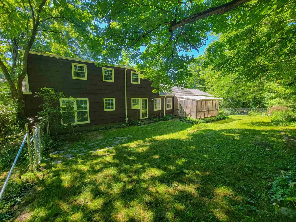 8 Walden Woods Essex VT 05452