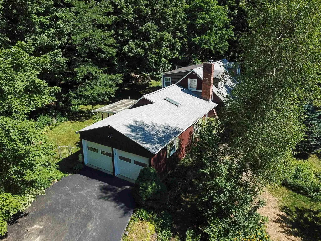 8 Walden Woods Essex VT 05452