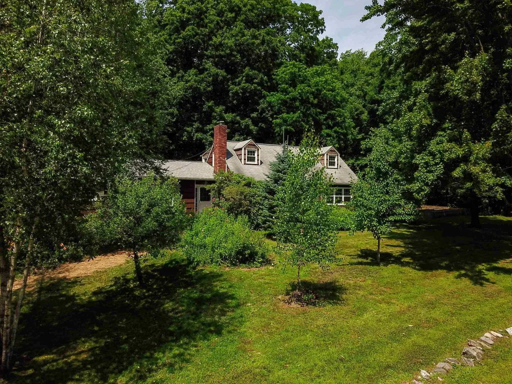 8 Walden Woods Essex VT 05452