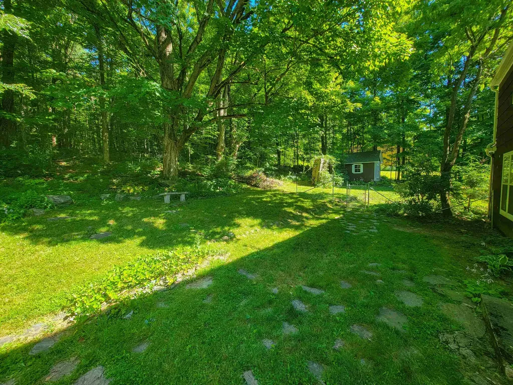 8 Walden Woods Essex VT 05452