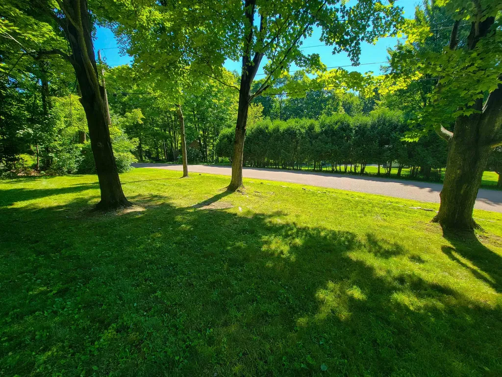 8 Walden Woods Essex VT 05452