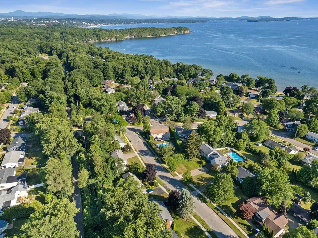 10 Stirling Place Burlington VT 05408