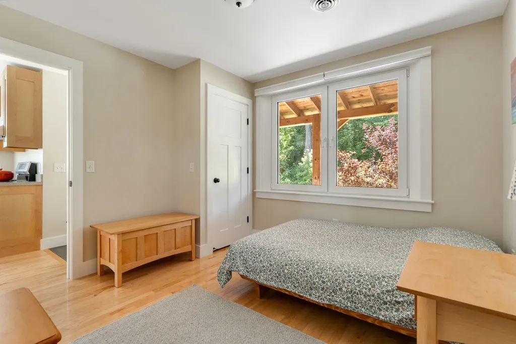 22 Common Way Charlotte VT 05445