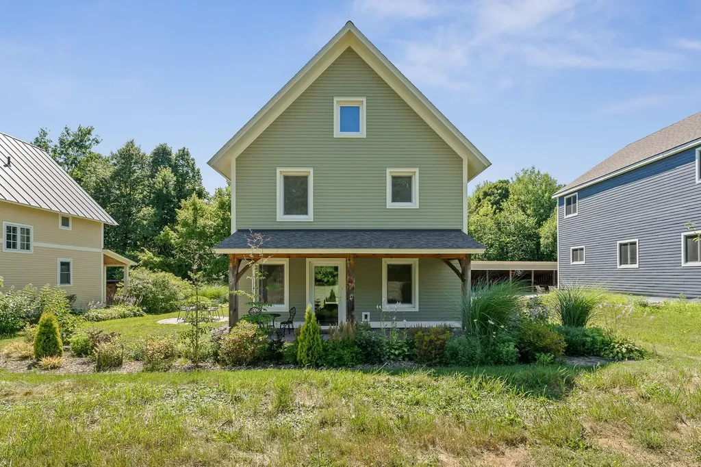 22 Common Way Charlotte VT 05445