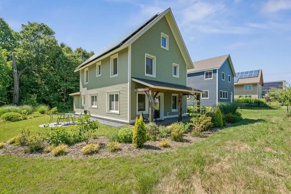 22 Common Way Charlotte VT 05445