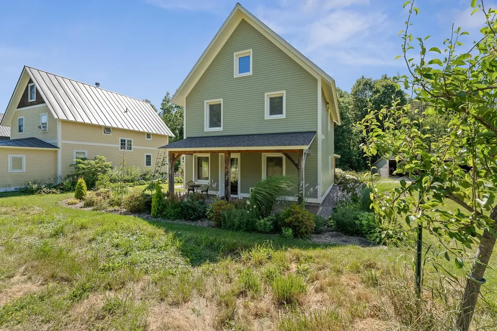 22 Common Way Charlotte VT 05445