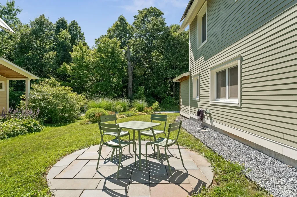 22 Common Way Charlotte VT 05445