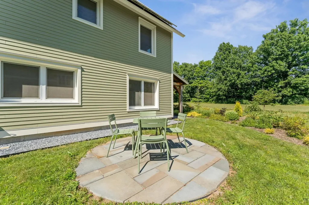 22 Common Way Charlotte VT 05445