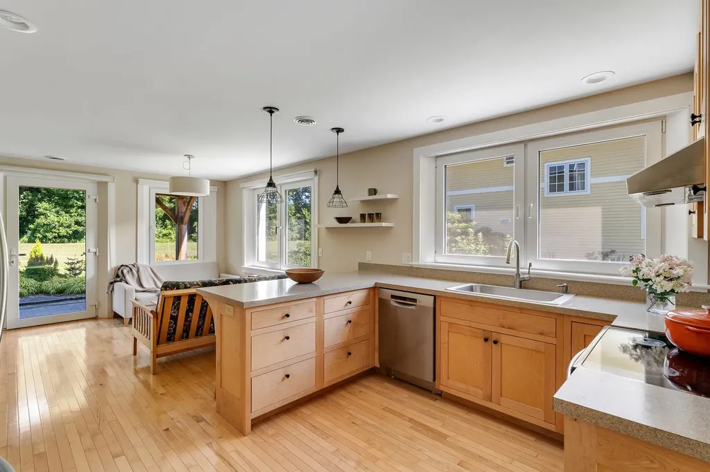 22 Common Way Charlotte VT 05445