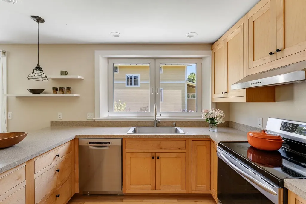 22 Common Way Charlotte VT 05445