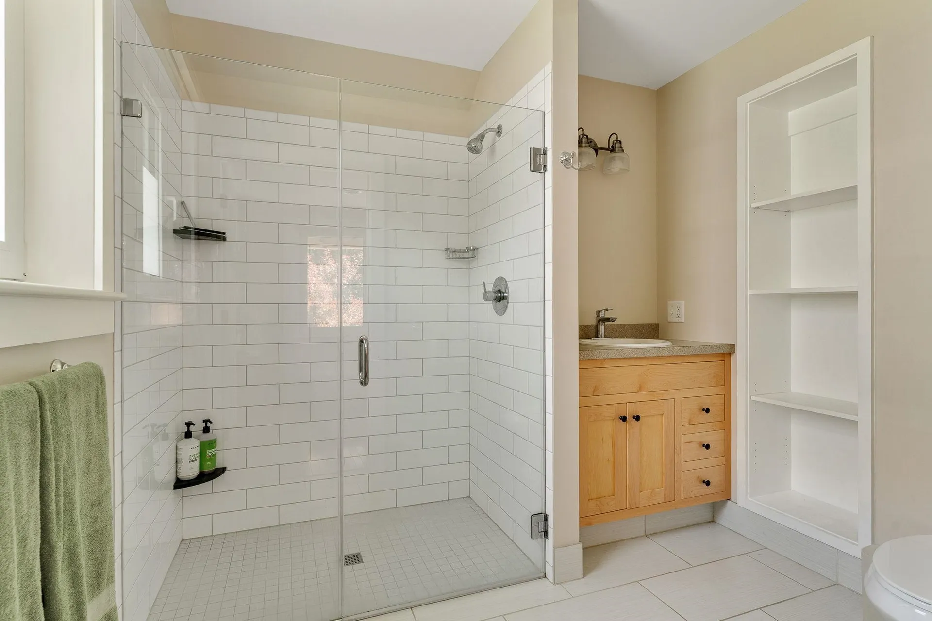 22 Common Way Charlotte VT 05445