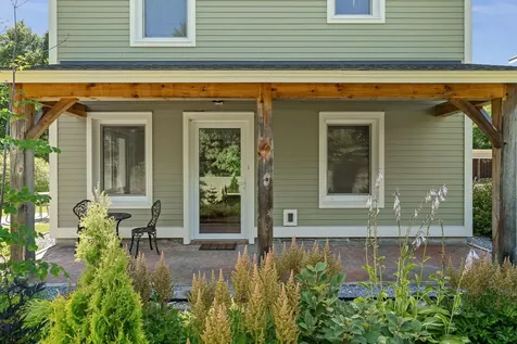 22 Common Way Charlotte VT 05445