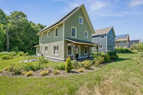 22 Common Way Charlotte VT 05445