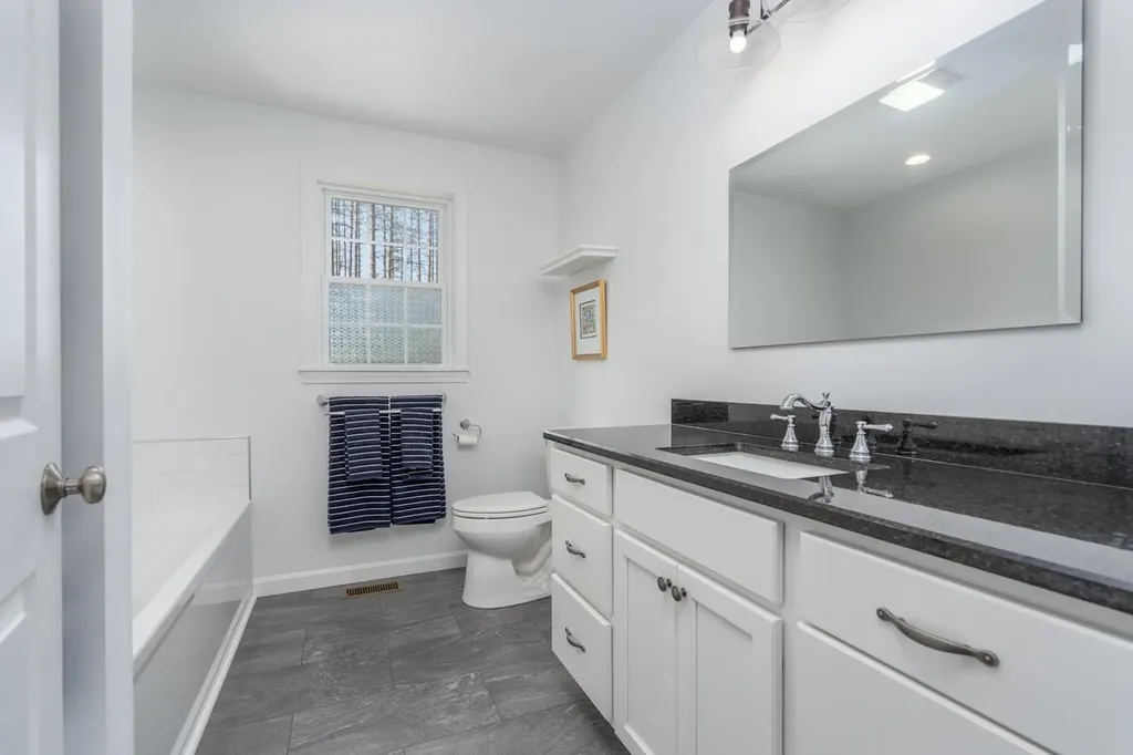 4 Sandy Point Road Barnstead NH 03225