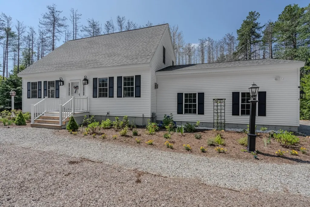 4 Sandy Point Road Barnstead NH 03225