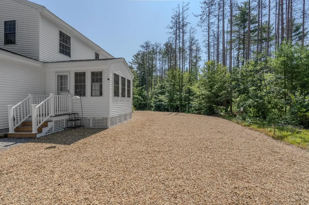 4 Sandy Point Road Barnstead NH 03225