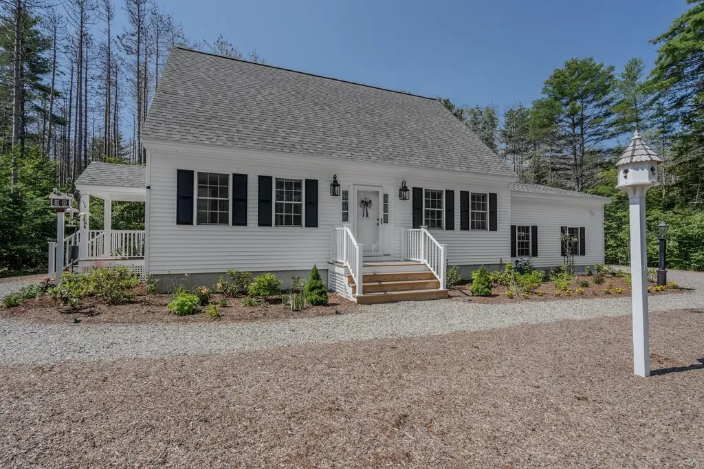 4 Sandy Point Road Barnstead NH 03225