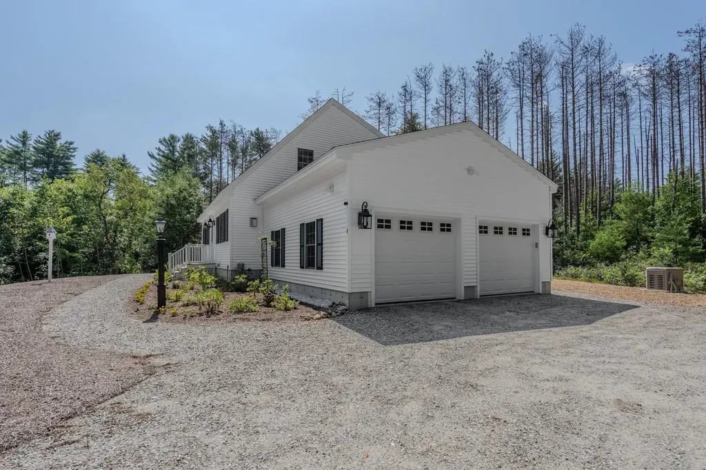 4 Sandy Point Road Barnstead NH 03225