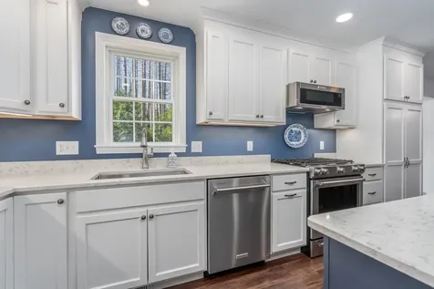 4 Sandy Point Road Barnstead NH 03225