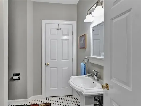 196 Four Sisters Road South Burlington VT 05403