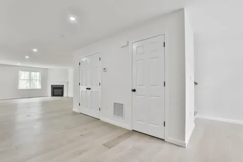 25 Autumn Lane Raymond NH 03077