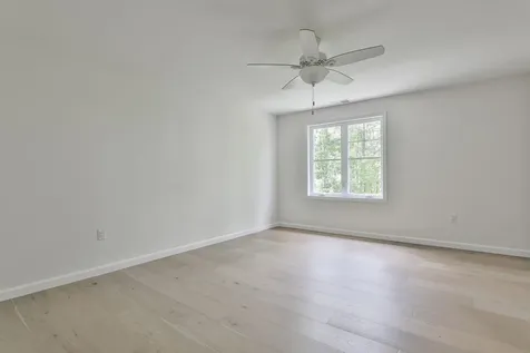 25 Autumn Lane Raymond NH 03077