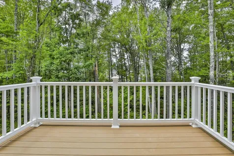 25 Autumn Lane Raymond NH 03077