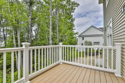 25 Autumn Lane Raymond NH 03077