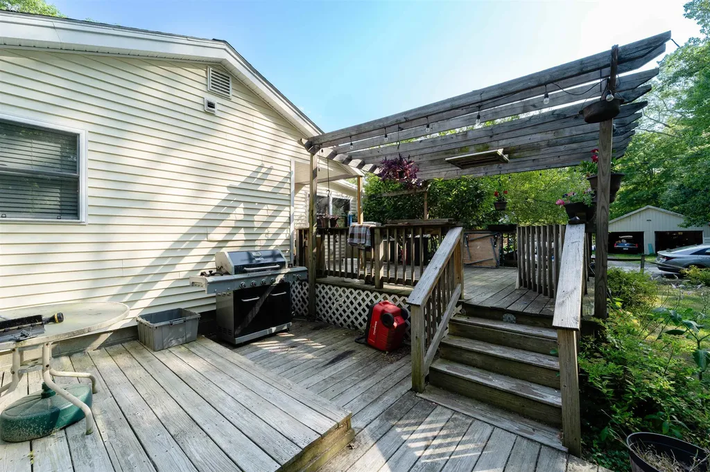 1 Hilda Avenue Derry NH 03038