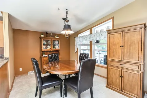 239 Victorian Way Manchester NH 03104