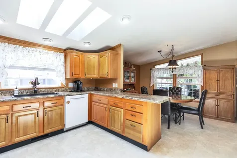 239 Victorian Way Manchester NH 03104