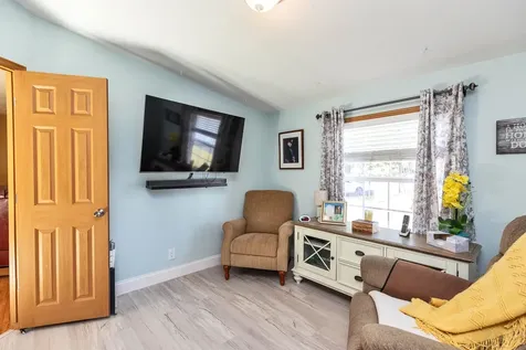 239 Victorian Way Manchester NH 03104