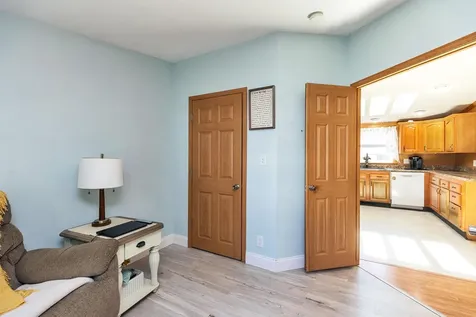 239 Victorian Way Manchester NH 03104