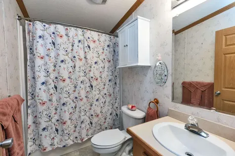 239 Victorian Way Manchester NH 03104