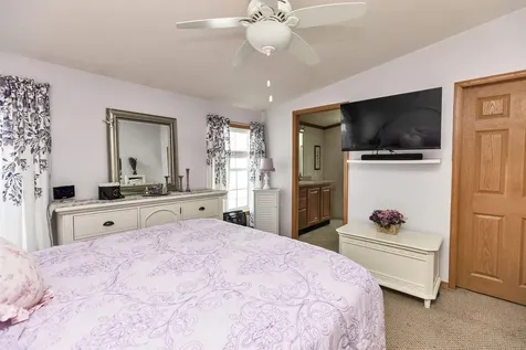 239 Victorian Way Manchester NH 03104