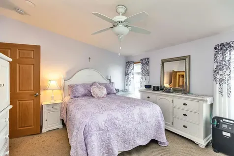 239 Victorian Way Manchester NH 03104