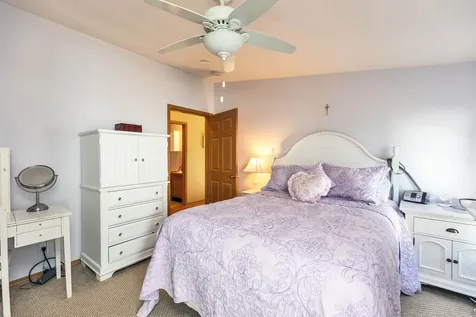 239 Victorian Way Manchester NH 03104