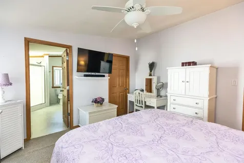 239 Victorian Way Manchester NH 03104