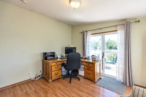 239 Victorian Way Manchester NH 03104
